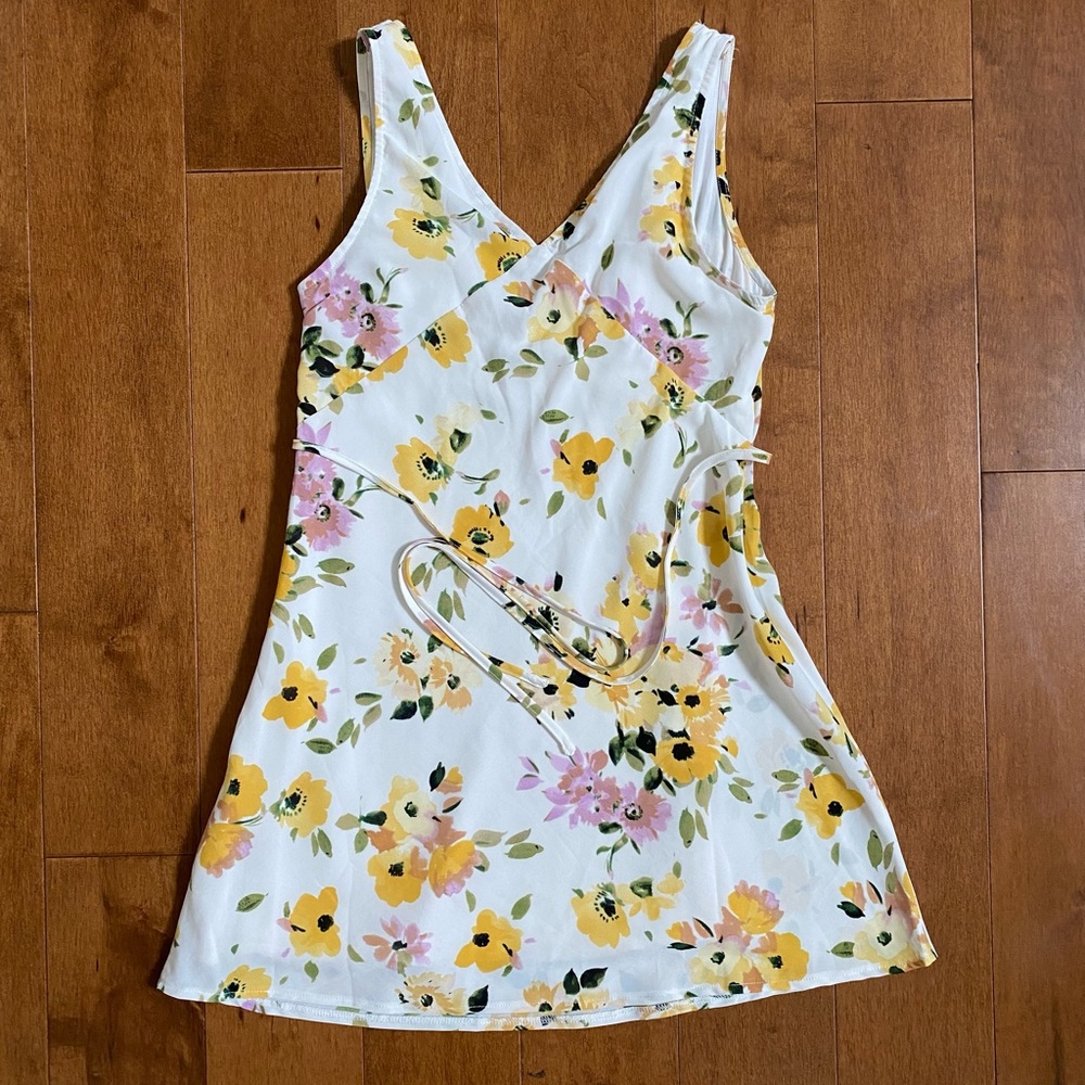 Princess Polly Nellie Mini Dress White Floral with Yellow & Pink Flowers - Picture 8 of 14